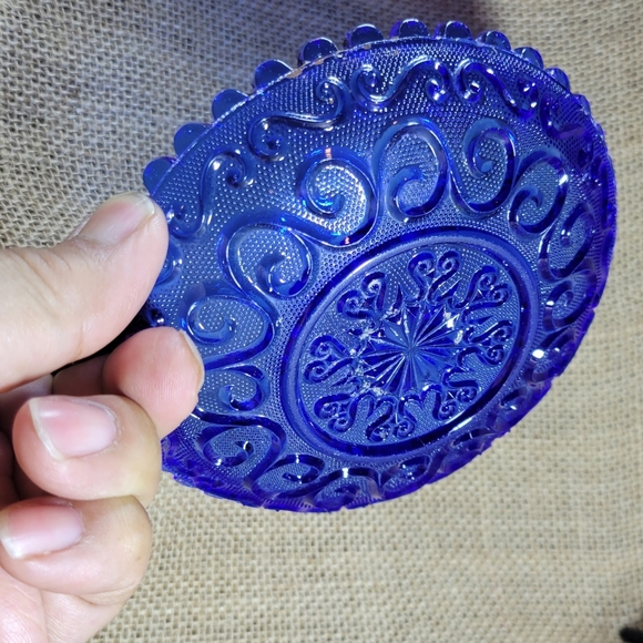 Vintage Cobalt Blue Pressed Glass Lacy Trinket Bowl - Picture 3 of 6